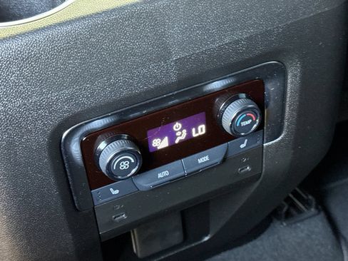 Used 2026 Chevrolet Suburban Z71 w/ Comfort Package AWD/4WD image 13