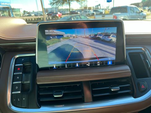 Used 2021 Chevrolet Suburban High Country w/ Premium Package image 32