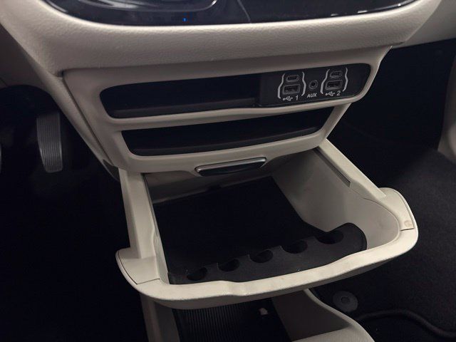 Used 2023 Chrysler Voyager LX FWD image 40