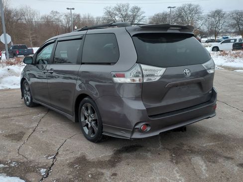 Used 2015 Toyota Sienna SE Premium image 6