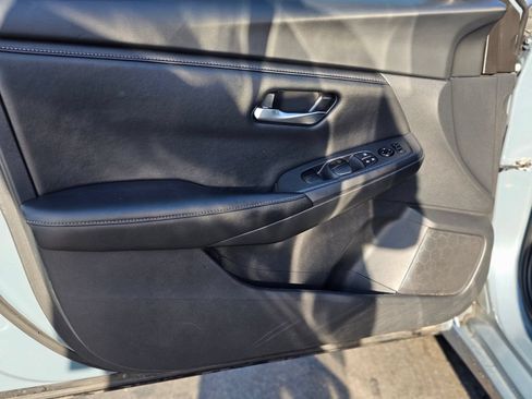 Used 2024 Nissan Sentra SV FWD image 19