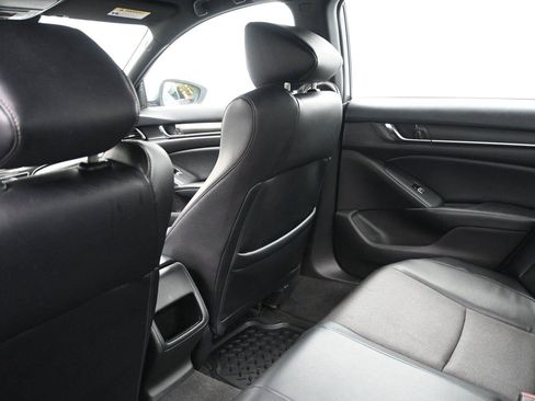 Used 2018 Honda Accord Sport image 11