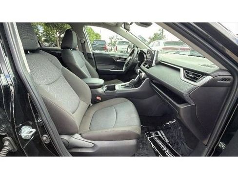 Certified 2025 Toyota RAV4 XLE FWD image 38