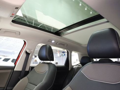 Used 2023 Volkswagen Taos SEL image 28