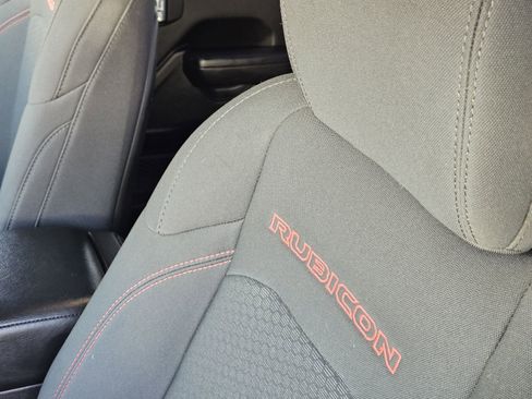 Used 2021 Jeep Gladiator Rubicon w/ Cold Weather Group image 32