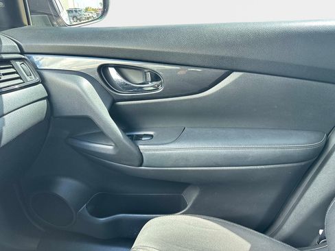 Used 2020 Nissan Rogue SV FWD image 23