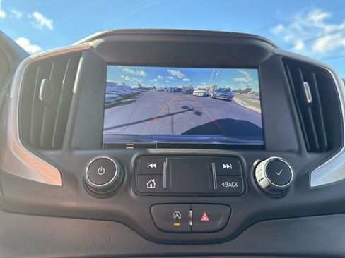 Used 2024 GMC Terrain SLT image 30