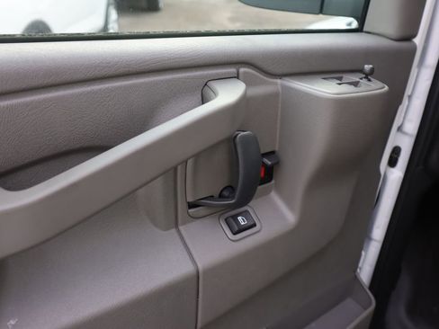 New 2025 GMC Savana 3500 w/ Power Convenience Package RWD image 32