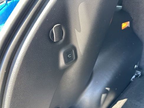 Used 2018 Jeep Compass Latitude w/ Popular Equipment Group AWD/4WD image 11