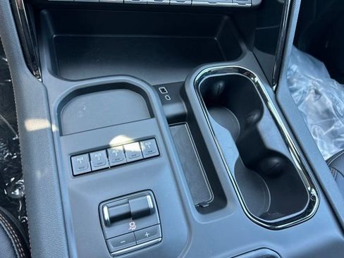 New 2026 GMC Sierra 2500 AT4 w/ AT4 Premium Plus Package AWD/4WD image 28