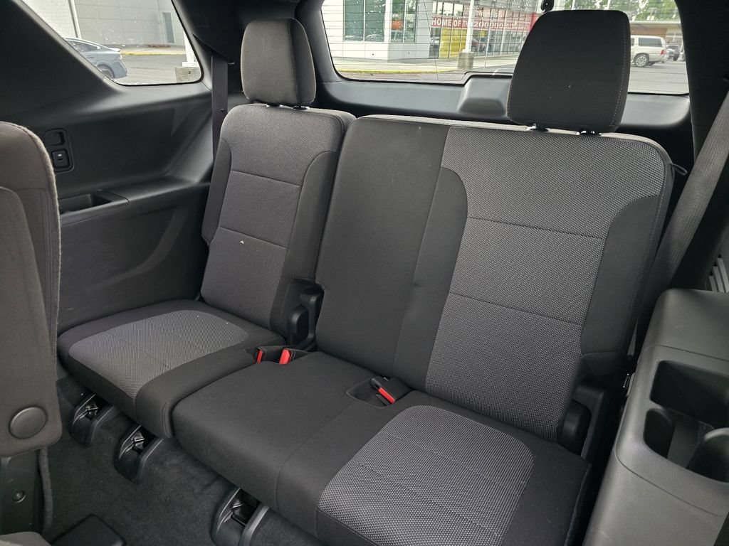 Used 2023 Chevrolet Traverse LT FWD image 11