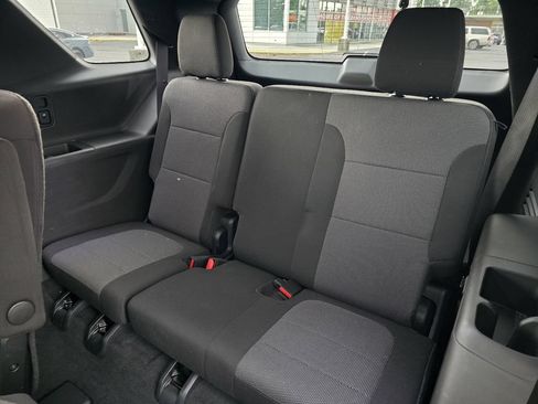Used 2023 Chevrolet Traverse LT FWD image 11