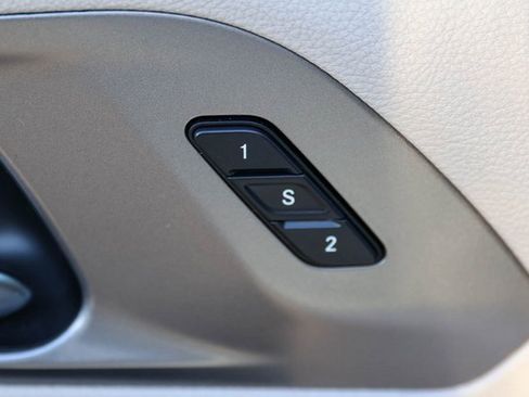 Used 2021 Chrysler Pacifica Touring-L image 12