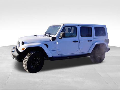 Used 2024 Jeep Wrangler Unlimited Sahara w/ Safety Group AWD/4WD image 10