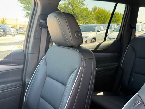 Used 2025 Buick Enclave Preferred FWD image 12