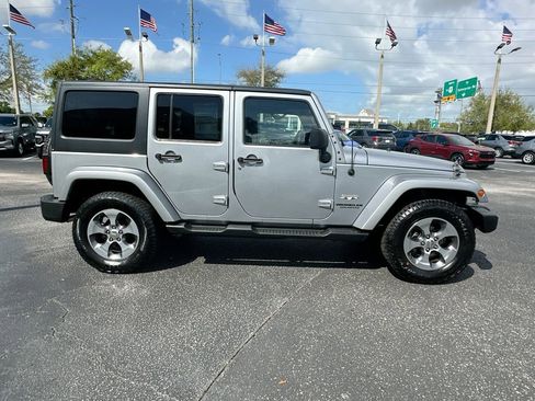 Used 2016 Jeep Wrangler Unlimited Sahara w/ Connectivity Group image 5