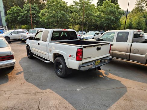 Used 2006 Chevrolet Silverado 1500 LT w/ Onstar Plus Package AWD/4WD image 21