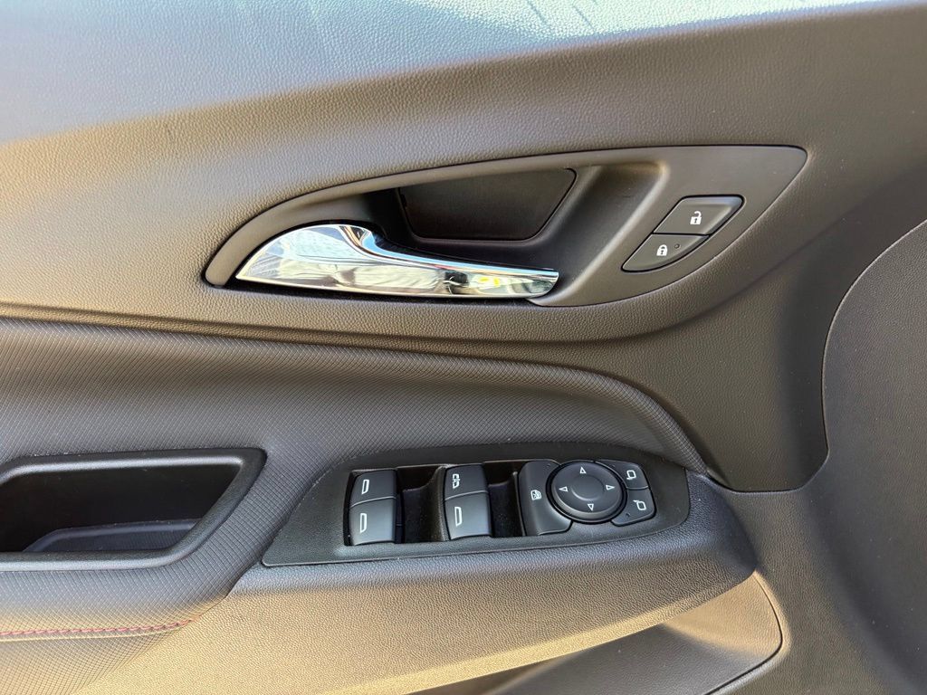 Used 2024 Chevrolet Equinox RS FWD image 14