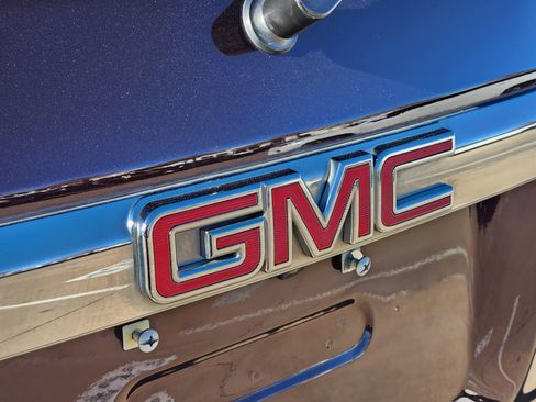 Used 2017 GMC Acadia SLT image 12