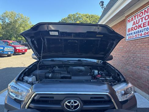 Used 2017 Toyota Tacoma SR5 AWD/4WD image 31