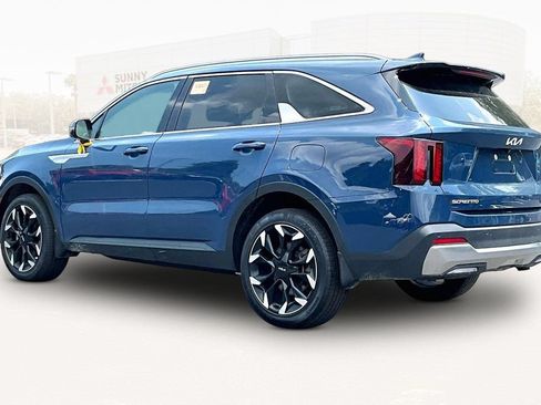 Used 2025 Kia Sorento EX AWD/4WD image 4