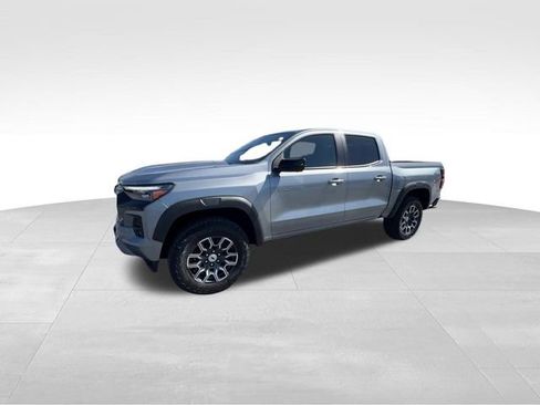 Used 2024 Chevrolet Colorado Z71 w/ Z71 Convenience Package 2 image 4