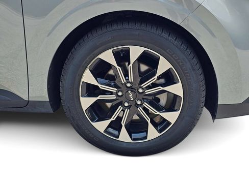 Certified 2024 Kia Carnival EX FWD image 6