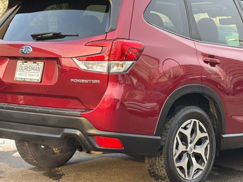 Used 2020 Subaru Forester Premium image 8