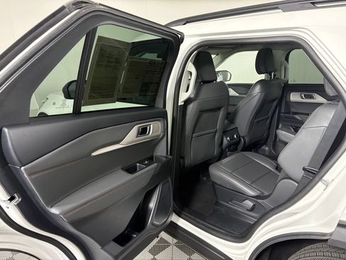 Certified 2025 Ford Explorer Active w/ Active Comfort Package AWD/4WD image 29