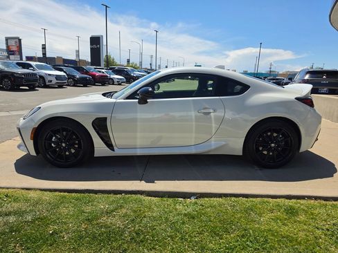 Used 2023 Toyota GR86 Premium w/ ALL Weather Mat Package (TMS) RWD image 8
