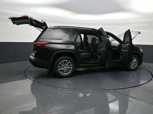 Used 2023 Chevrolet Traverse LT FWD image 32