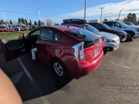 Used 2015 Toyota Prius Three image 8