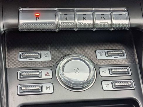 Used 2025 Lincoln Nautilus Premier AWD/4WD image 24
