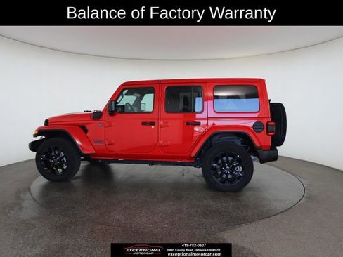 Used 2025 Jeep Wrangler Unlimited Sahara w/ Safety Group image 8