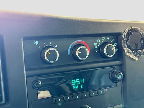 Used 2009 Chevrolet Express 2500 RWD image 15