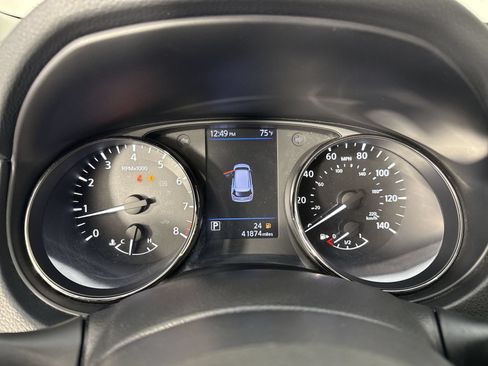Used 2019 Nissan Rogue SV w/ Sun & Sound Touring Package AWD/4WD image 17