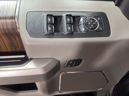 Used 2019 Ford F150 Lariat w/ Equipment Group 502A Luxury AWD/4WD image 11