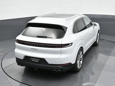 Certified 2025 Porsche Cayenne E-Hybrid AWD/4WD image 29