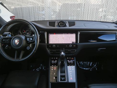 Used 2024 Porsche Macan Turbo image 9
