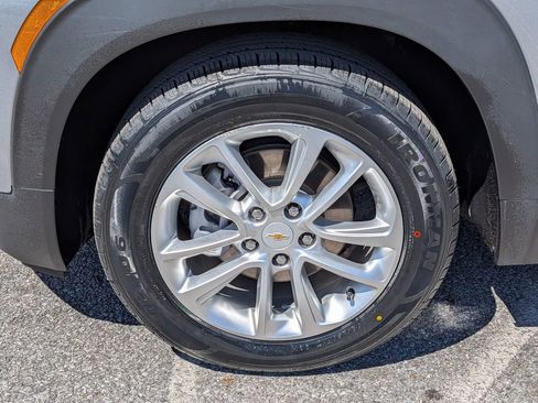 Used 2024 Chevrolet TrailBlazer LS image 31