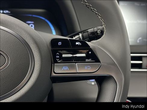 Certified 2025 Hyundai Elantra Sport FWD image 30