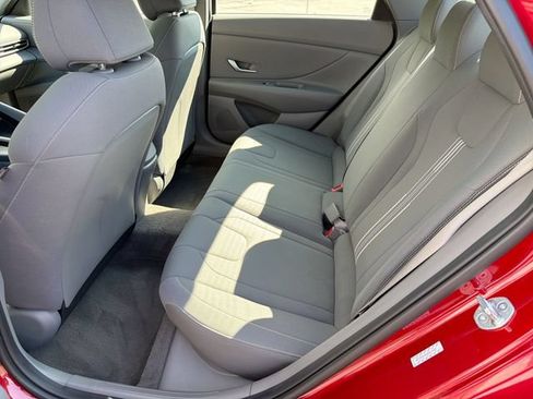 Used 2023 Hyundai Elantra SEL w/ Preferred Accessory Package FWD image 25