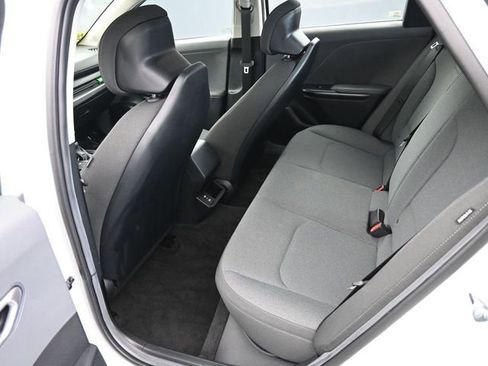 Used 2025 Kia K4 LXS image 16