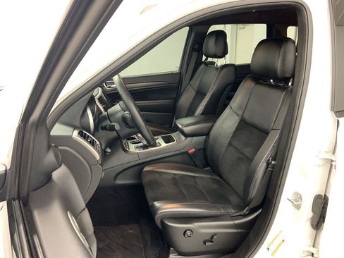 Used 2018 Jeep Grand Cherokee Altitude AWD/4WD image 8