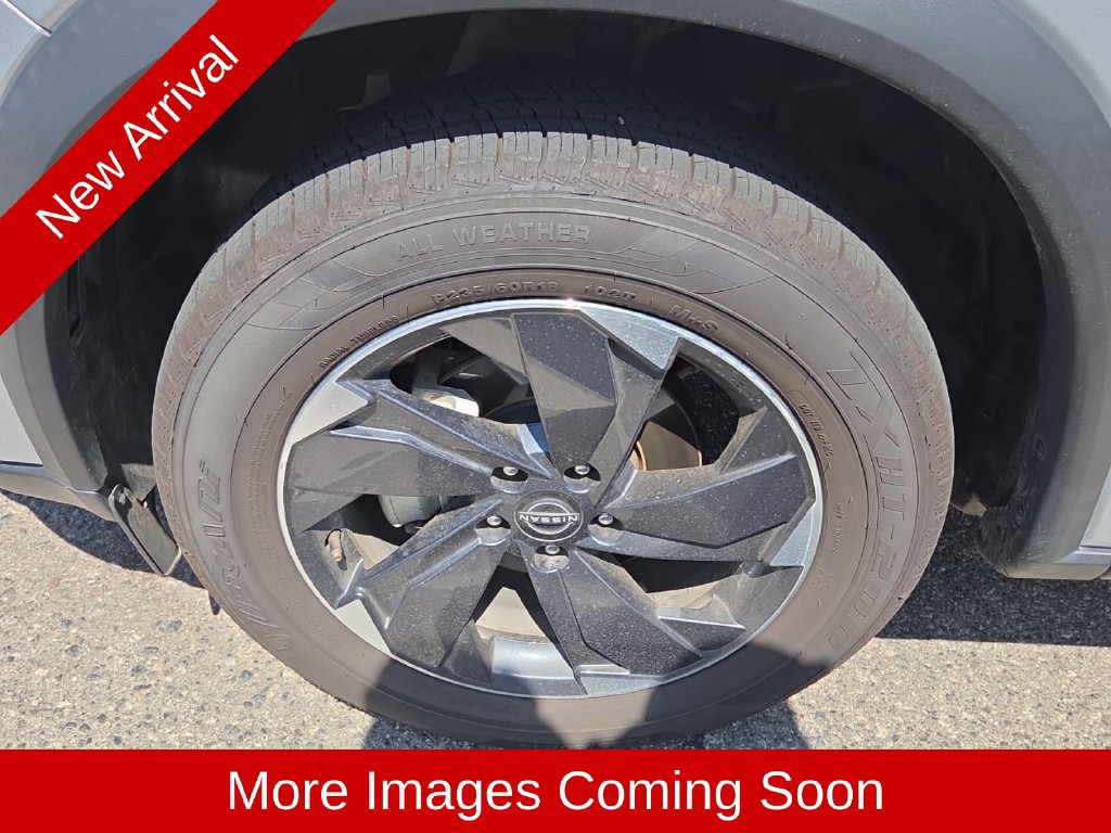 Used 2025 Nissan Rogue SV AWD/4WD image 7