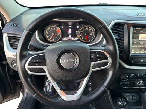 Used 2018 Jeep Cherokee Trailhawk w/ Quick Order Package 27L image 17