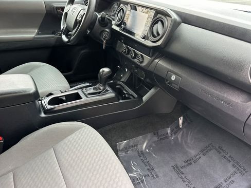 Used 2020 Toyota Tacoma SR image 15