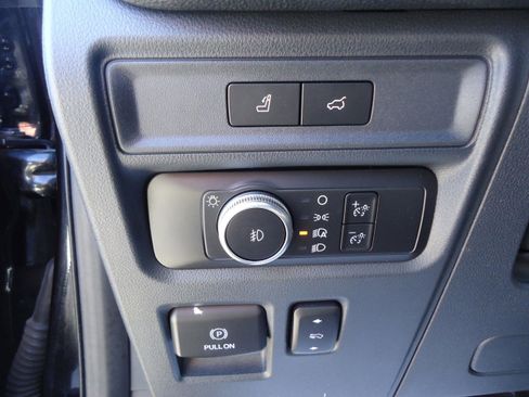 Used 2022 Ford Expedition Limited image 14