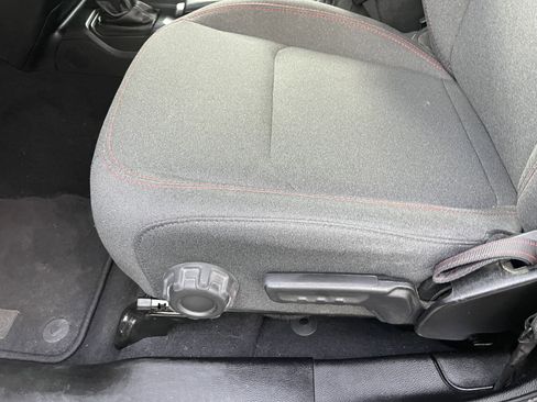 Used 2025 Jeep Wrangler Unlimited Rubicon image 17