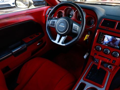 Used 2014 Dodge Challenger R/T image 17